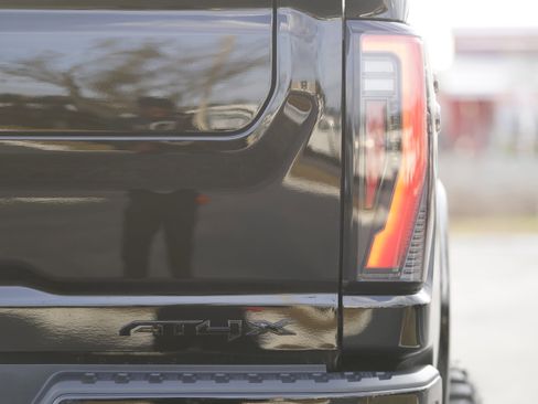 Used 2025 GMC Sierra 2500 AT4X image 43