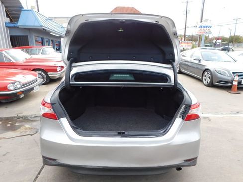 Used 2018 Toyota Camry LE image 14