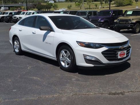 Used 2023 Chevrolet Malibu LS FWD image 2