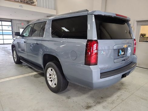 Used 2016 Chevrolet Suburban LT image 4
