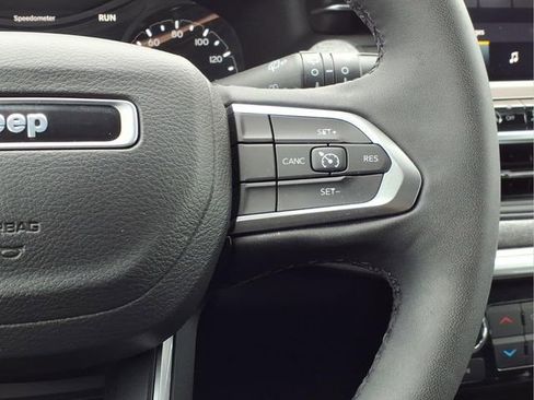 Used 2023 Jeep Compass Latitude image 16