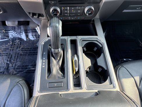 Used 2017 Ford F150 Platinum w/ Equipment Group 701A Luxury image 15