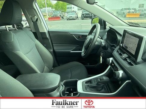 Used 2025 Toyota RAV4 LE AWD/4WD image 19