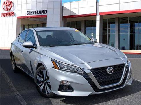 Used 2019 Nissan Altima 2.5 SL image 2