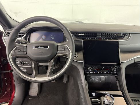 Used 2025 Jeep Grand Cherokee L Limited w/ Black Appearance Package image 3