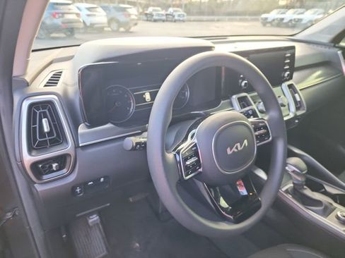 Used 2023 Kia Sorento LX image 11