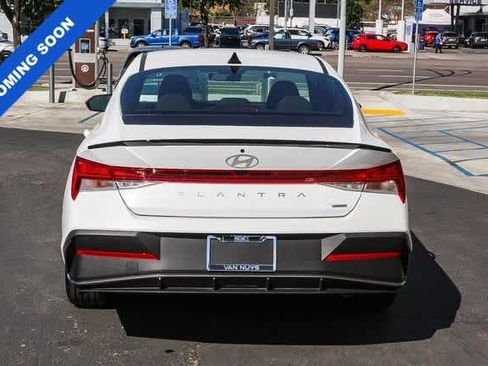 Used 2025 Hyundai Elantra SEL FWD image 5