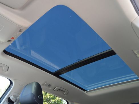 Used 2022 Volkswagen Taos SE image 8