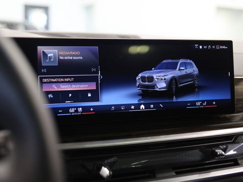 Used 2025 BMW X7 xDrive40i w/ Premium Package AWD/4WD image 28