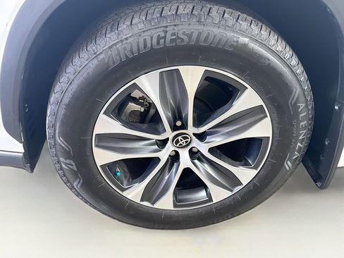 Used 2023 Toyota Highlander XLE image 40