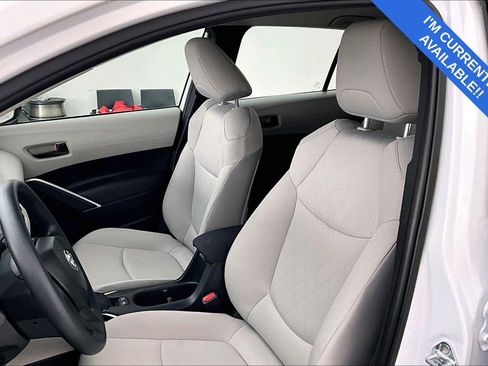 Used 2025 Toyota Corolla Cross L image 32