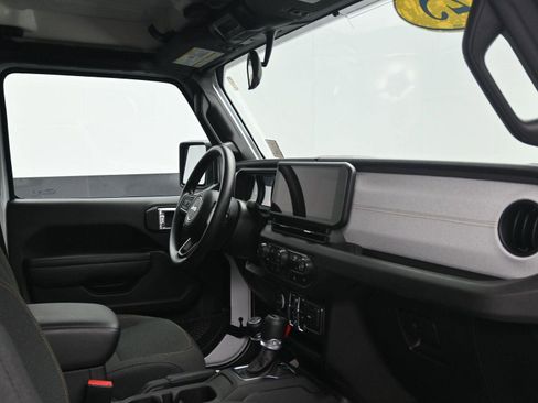 Used 2025 Jeep Wrangler Sport image 11