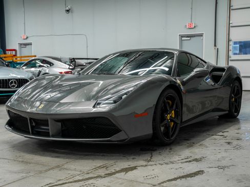 Used 2017 Ferrari 488 GTB RWD image 5