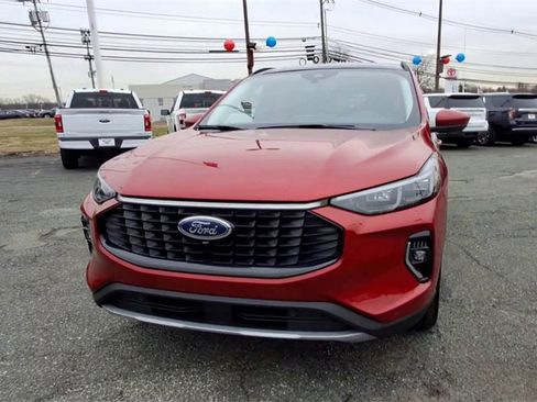 Used 2023 Ford Escape Platinum w/ Premium Technology Package image 3