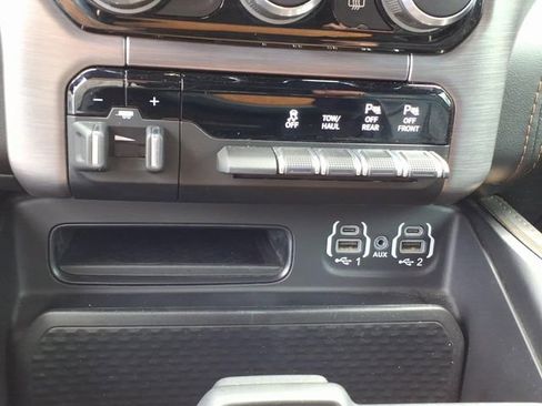 Used 2022 RAM 1500 Limited w/ Body Color Bumper Group AWD/4WD image 13