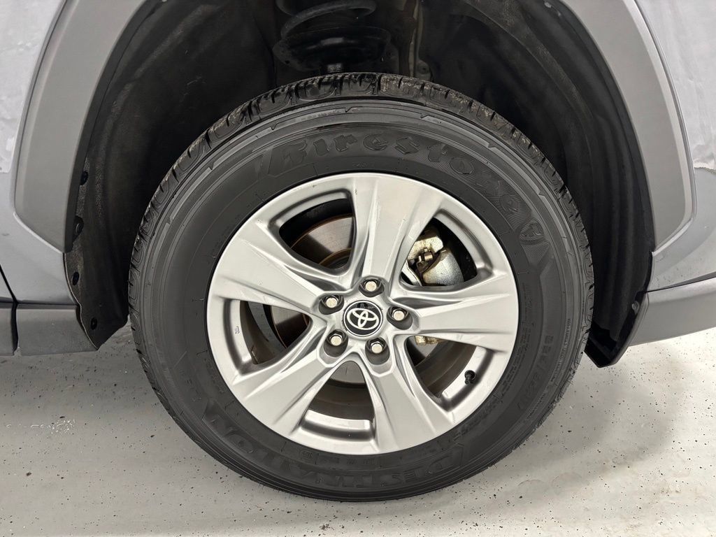 Used 2025 Toyota RAV4 XLE AWD/4WD image 60