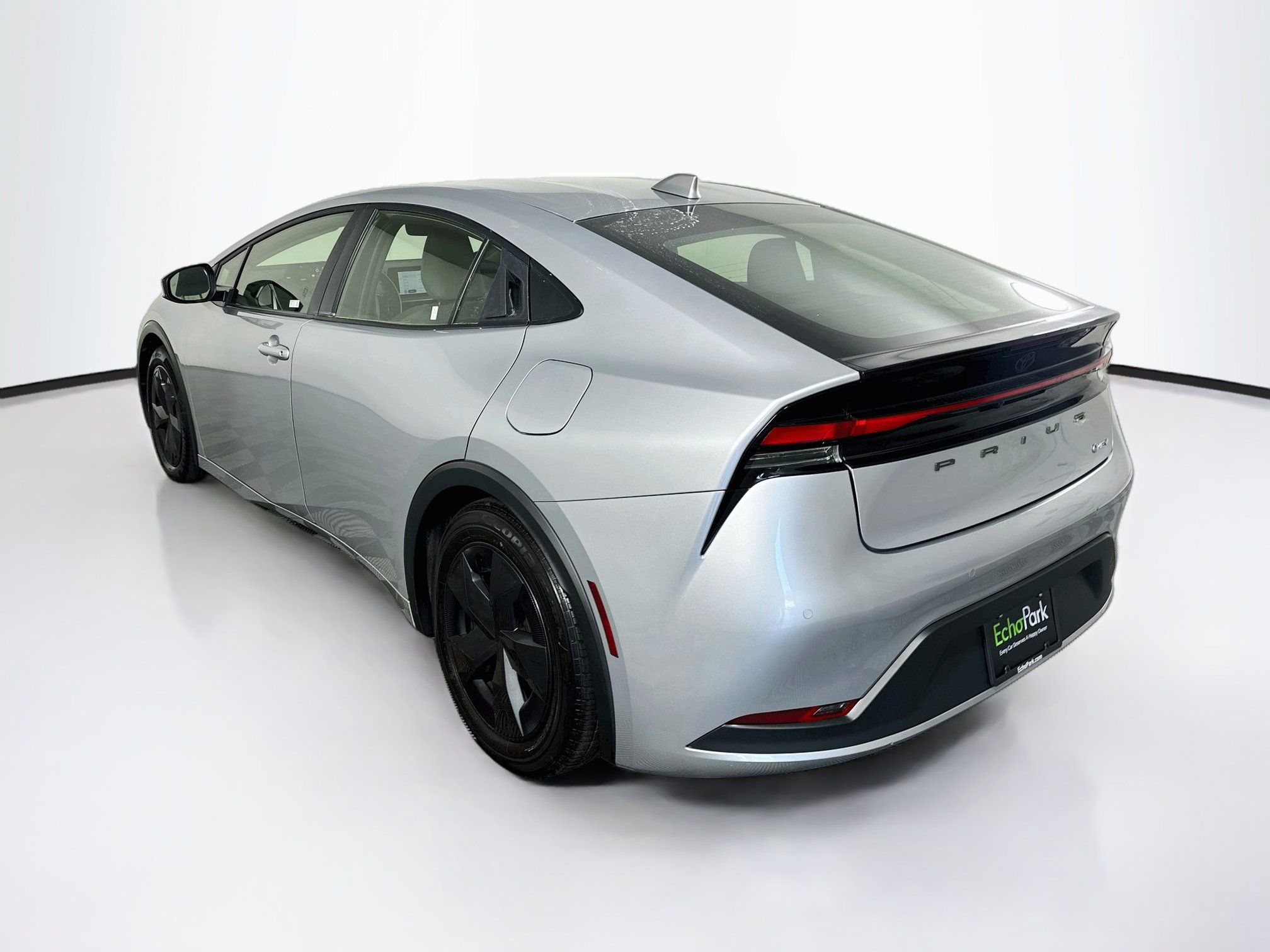 Used 2025 Toyota Prius LE FWD image 5