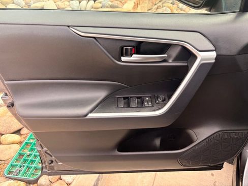Used 2025 Toyota RAV4 XLE AWD/4WD image 9