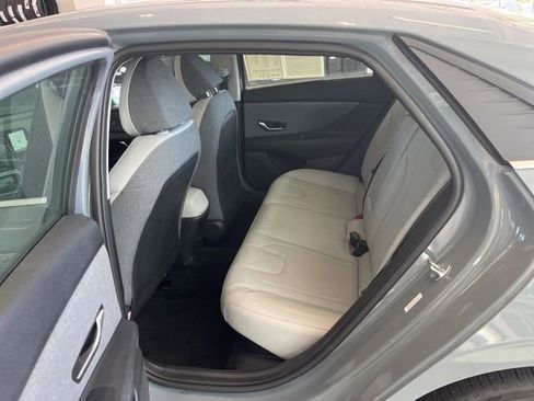 Used 2023 Hyundai Elantra Limited image 29