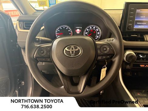 Used 2022 Toyota RAV4 LE w/ Carpet Mat Package (TMS) AWD/4WD image 8