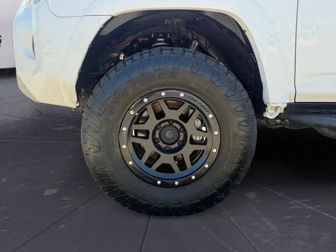 Used 2020 Toyota 4Runner TRD Off-Road Premium w/ Moonroof Package AWD/4WD image 32