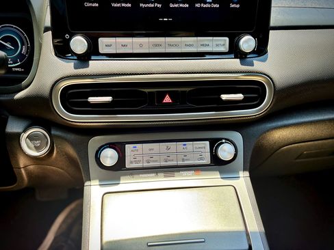 Used 2022 Hyundai Kona Limited FWD image 61