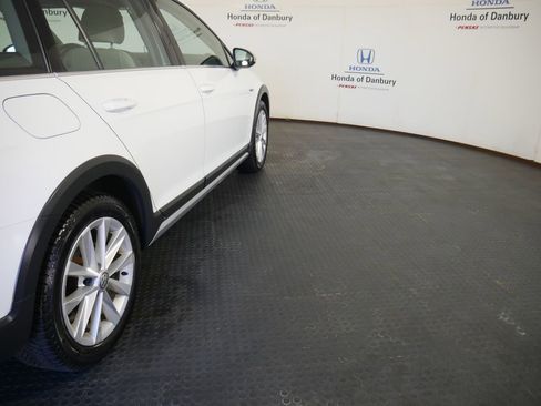 Used 2019 Volkswagen Golf Alltrack S AWD/4WD image 4