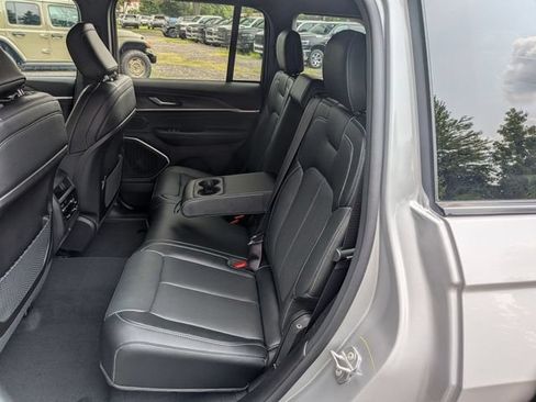 New 2026 Jeep Grand Cherokee Limited AWD/4WD image 13