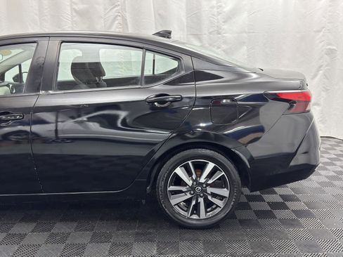 Used 2021 Nissan Versa SV image 3