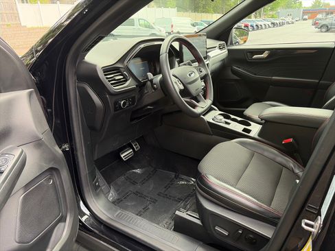 Used 2024 Ford Escape ST-Line w/ Tech Pack #1 AWD/4WD image 9