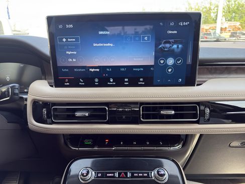 Used 2023 Lincoln Nautilus Reserve AWD/4WD image 16