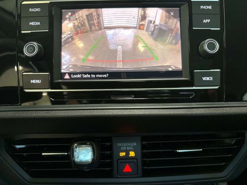 Used 2020 Volkswagen Jetta SE image 25