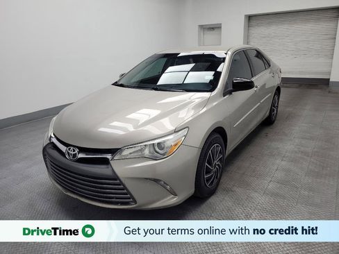 Used 2016 Toyota Camry LE image 1