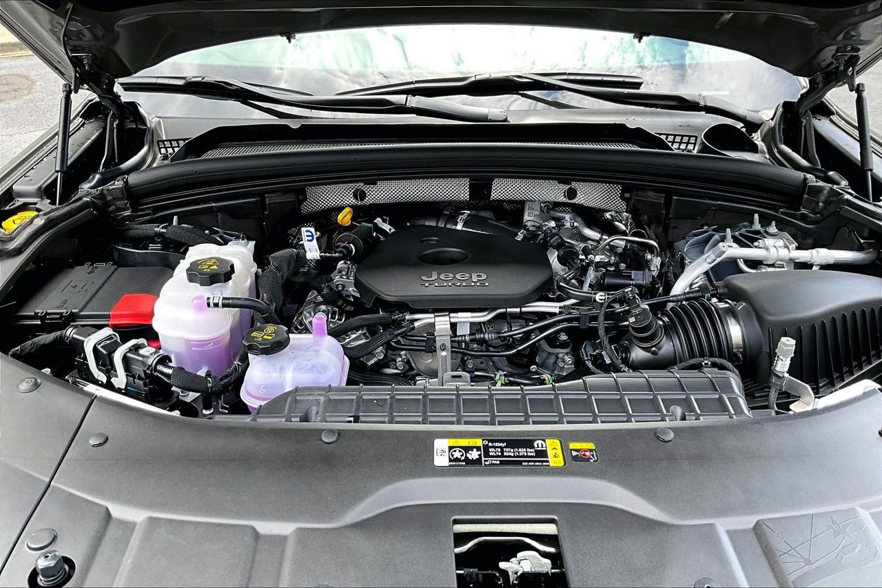 New 2027 Jeep Grand Cherokee Altitude AWD/4WD image 35
