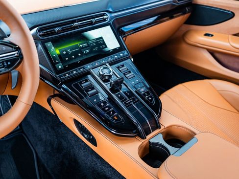 Used 2025 Aston Martin V8 Vantage image 29