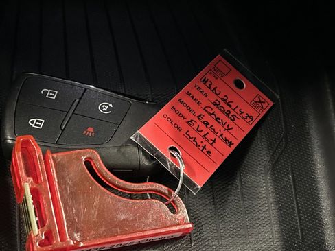 Used 2025 Chevrolet Equinox EV LT w/ Comfort Package image 33