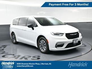 Used 2024 Chrysler Pacifica Limited FWD video 1