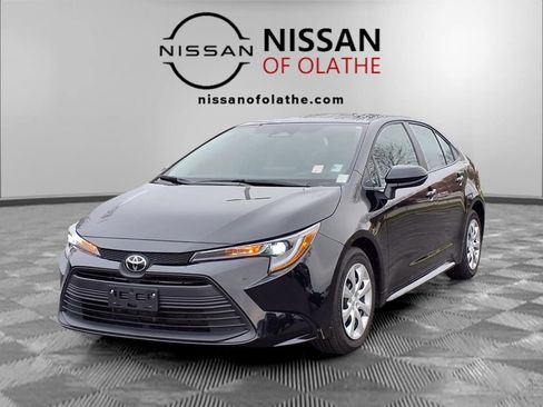 Used 2025 Toyota Corolla LE image 1