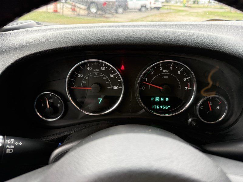 Used 2015 Jeep Wrangler Unlimited Sahara w/ Max Tow Package AWD/4WD image 12