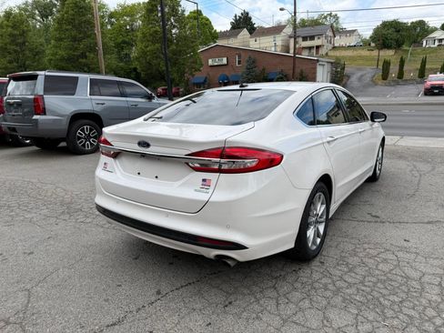 Used 2017 Ford Fusion SE w/ Fusion SE Technology Package FWD image 5