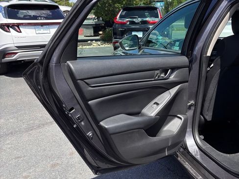Used 2018 Honda Accord LX image 41