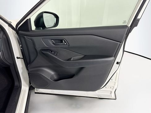 Used 2024 Nissan Rogue S FWD image 25