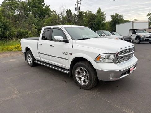 Used 2017 RAM 1500 Laramie AWD/4WD image 3