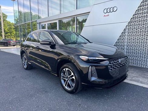 Used 2025 Audi Q5 Premium Plus w/ Premium Plus AWD/4WD image 1