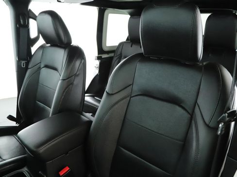 Used 2021 Jeep Wrangler Unlimited Sahara image 4