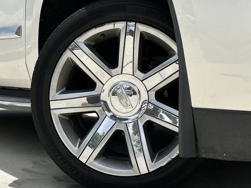 Used 2015 Cadillac Escalade Luxury RWD image 10