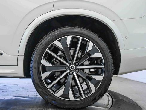 Certified 2025 Volvo XC90 B6 Plus w/ Protection Package Premier image 11