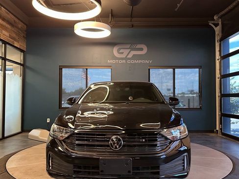 Used 2024 Volkswagen Jetta Sport image 8