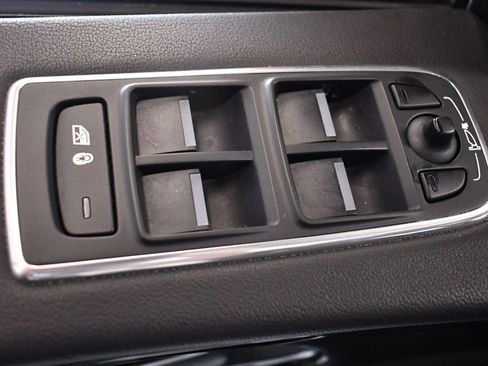 Used 2020 Jaguar F-PACE Premium image 62