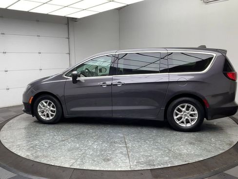 Used 2023 Chrysler Voyager LX image 35